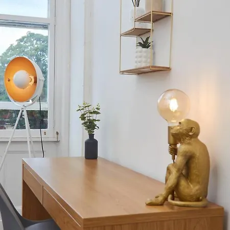 Apartment Sleeps 5 - Work & Family - Free Wifi