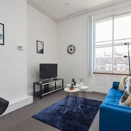 Sleeps 5 - Work & Family - Free Wifi Apartment Leeds (West Yorkshire)