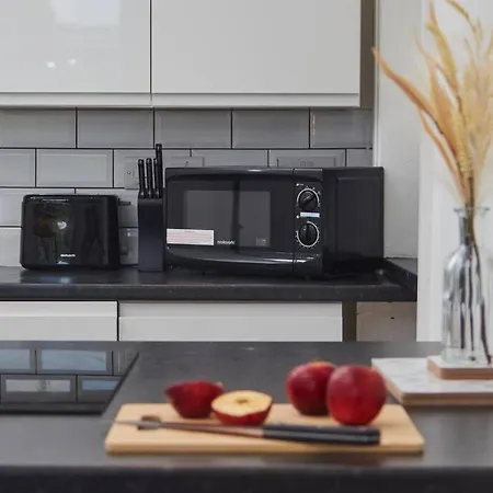 Sleeps 5 - Corporate Relocation & Family - Free Wifi Leeds (West Yorkshire)