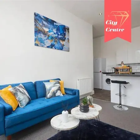 Apartment Sleeps 5 - Work & Family - Free Wifi